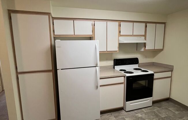 2 beds, 2 baths, 1,350 sqft, $1,650, Unit 111