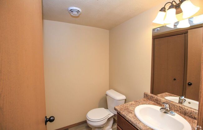 3 beds, 2.5 baths, 1,260 sqft, $1,640, Unit 6800-04