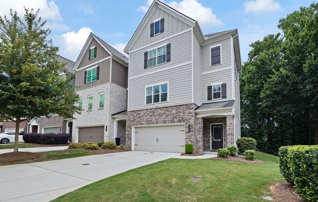 Stunning & Spacious Downtown Kennesaw Townhome 3 Bed 3.5 Bath w/2 Car Garage!