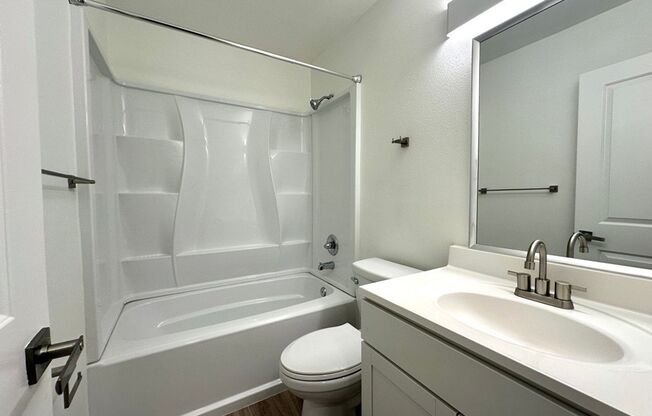 2 beds, 1 bath, 700 sqft, $1,465, Unit 34