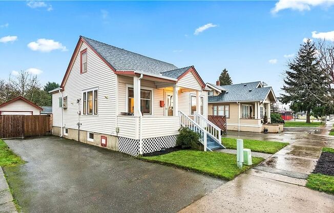 Cozy Renton Bungalow