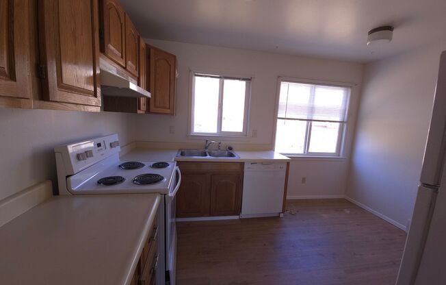 3 beds, 1 bath, $3,200