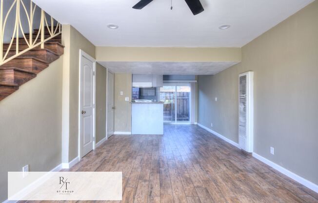 Jana - * 14049 Dicky St