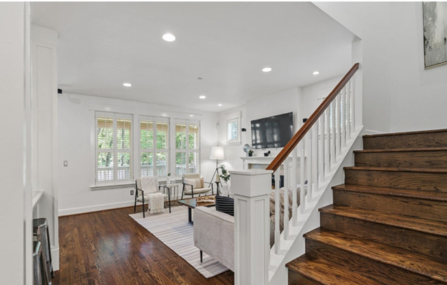 1340 BELLEVUE WAY SE