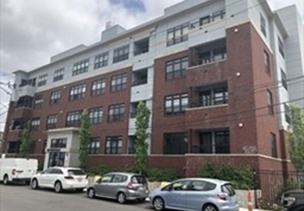 2 beds, 1 bath, 936 sqft, $3,200, Unit 108