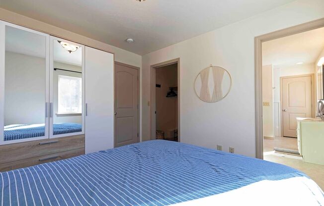 2 beds, 1 bath, $1,850, Unit A