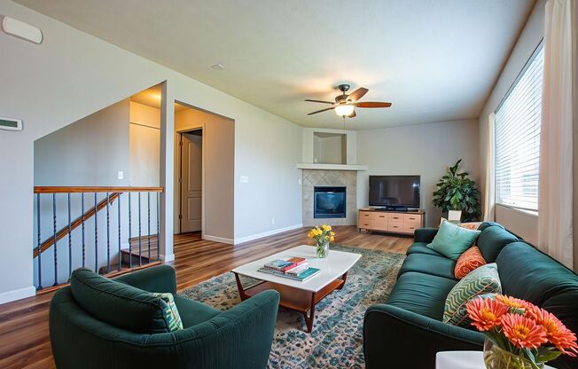 Extremely Spacious 3 Bedroom / 2.5 Bath Home in Bellevue!