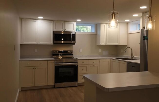 1534 N. Woodburn Ave