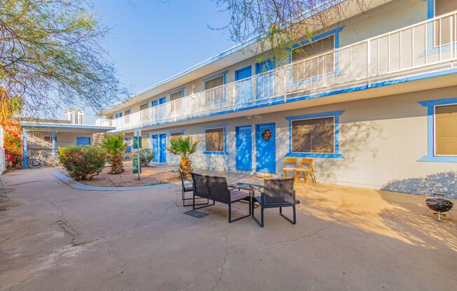 Studio, 1 bath, 400 sqft, $749, Unit 01