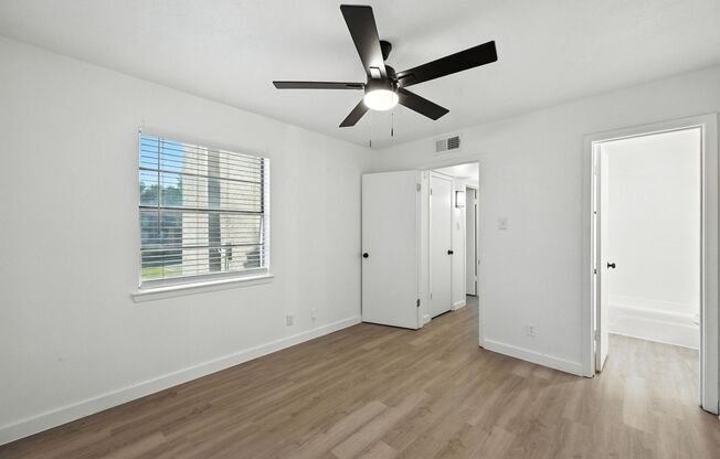 South Crest Apartments: All Bills Paid -Dazzling Dallas Apartments in Quiet Area!