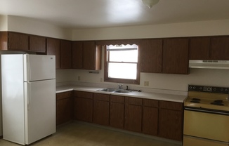 2 beds, 1 bath, $1,150, Unit 3321