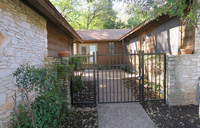 ROUND ROCK SCHOOLS!  EASY ACCESS TO HWY 183.  BACKS TO CREEK.  MANY UPGRADES TO INTERIOR.