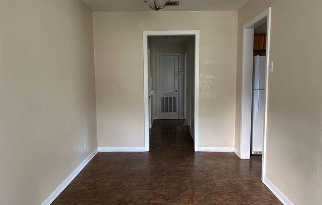 2 beds, 1 bath, $900