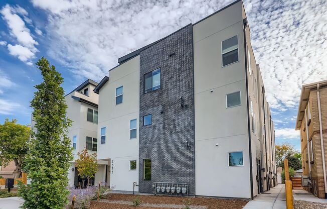 Evolve Real Estate: Gorgeous 4 Level Townhome Available for Move-in on July 1st! VIDEO WALK-THRU OF THE HOME IS AVAILABLE AT THE BOTTOM OF THIS AD AND THE COMPANY FACEBOOK PAGE.