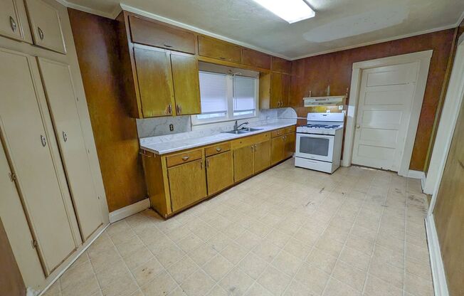 1269 Oregon Ave., Beaumont, TX 77705