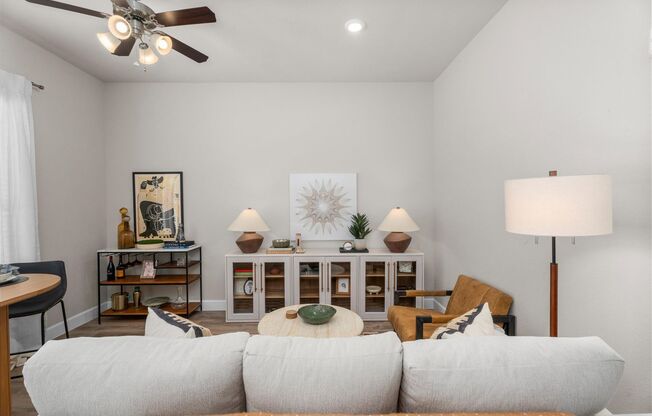 1 bed, 1 bath, 650 sqft, $1,300, Unit 402