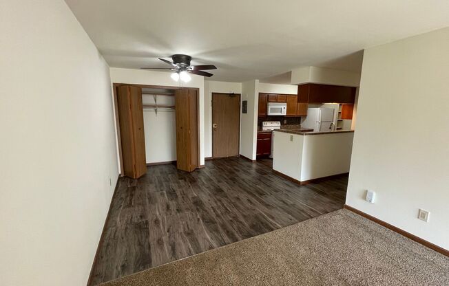 3 beds, 1 bath, 1,040 sqft, $1,695, Unit 3164-306