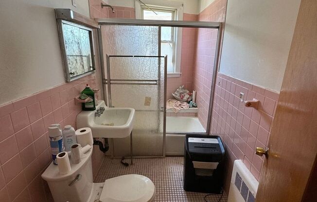 Studio, 1 bath, 400 sqft, $1,595, Unit 90 Win #08A