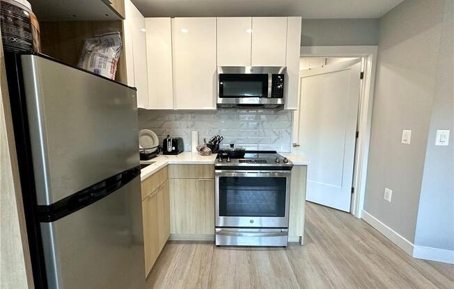 1 bed, 1 bath, $2,900, Unit 3R