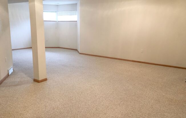 Verona Schools! Awesome 2BR/2BA townhouse-style condo for rent on West Side!