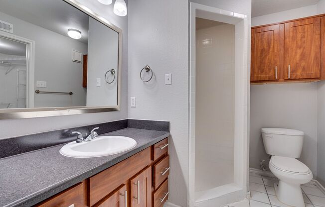 2 beds, 2 baths, $1,650, Unit Unit 213