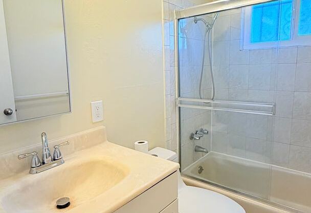 2 beds, 1 bath, $2,100, Unit 2424 94th Ave - Apt 1