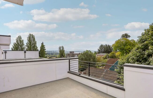 New Construction | 8BR / 4BA Student Housing | Semi-Private Baths | Rooftop Deck | U-District