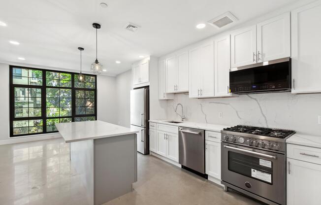 23 BLEECKER ST