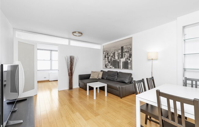 125 10 QUEENS BLVD