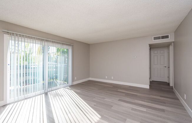 2 beds, 1 bath, 760 sqft, $1,825