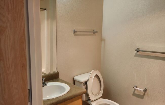 1 bed, 1 bath, 464 sqft, $1,210, Unit 605