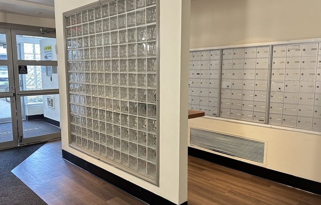 Studio, 1 bath, 445 sqft, $1,650, Unit 1F