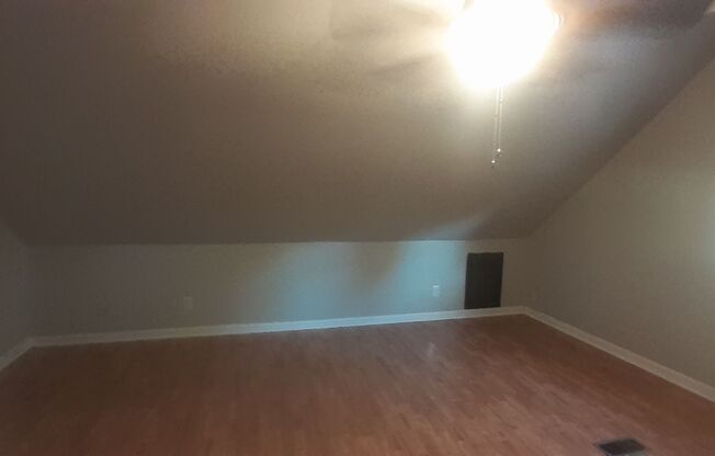 3 beds, 1 bath, $1,595