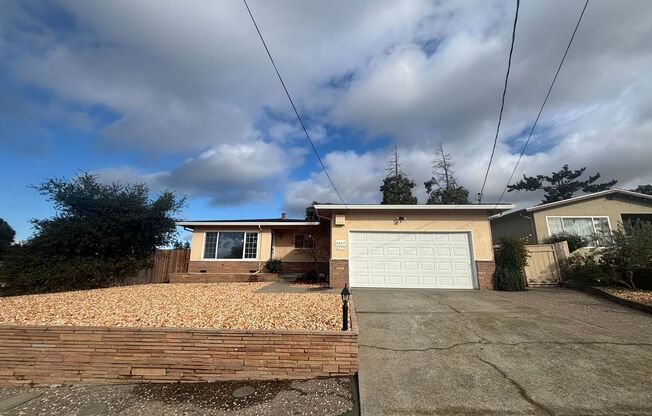 Available now! Charming 3-bedroom, 2-bathroom home located in the desirable Linda Heights Community.