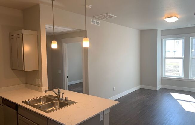 1 bed, 1 bath, 663 sqft, $1,250, Unit 1582 River Edge Road