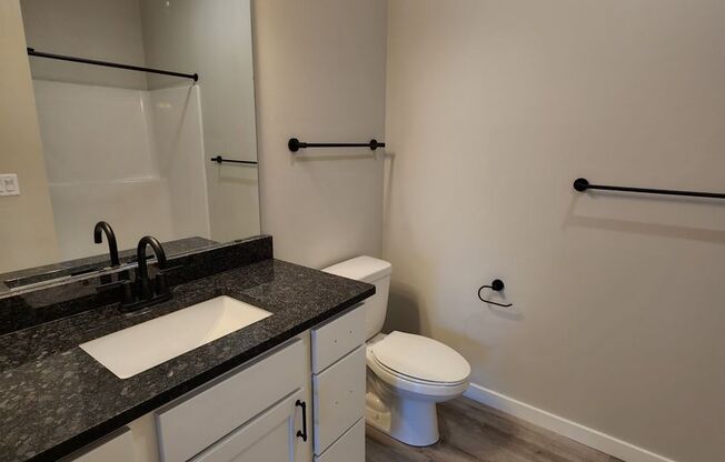 3 beds, 2 baths, 1,006 sqft, $1,800, Unit 500-207