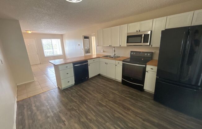 2906 Straus Lane | Spacious 2 Bed / 1 Bath Apartments in Central Colorado Springs Location!