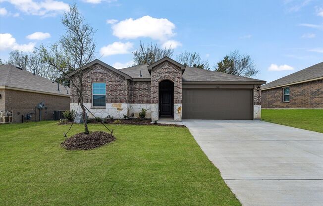 GORGEOUS 3 BEDROOM HOME LOCATED IN SHERMAN, TEXAS!