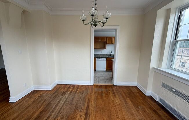 2 beds, 2 baths, 1,303 sqft, $2,200, Unit New King Edward  501