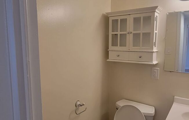 2 beds, 1 bath, 860 sqft, $1,995, Unit 4W