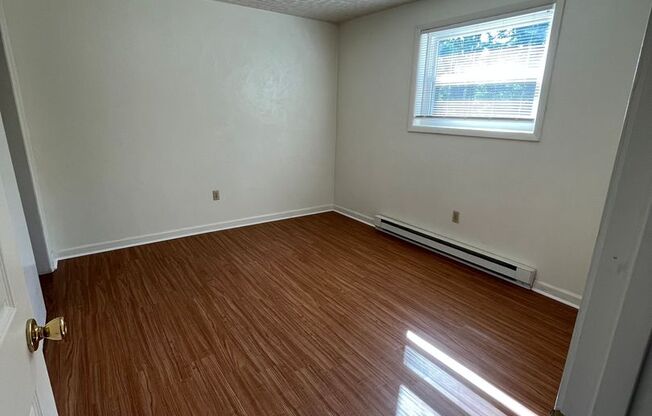 2 beds, 1 bath, 903 sqft, $1,170, Unit K-9