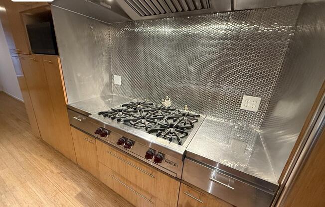 112 W 118 ST