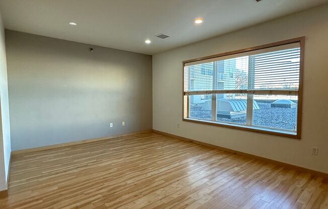 1 bed, 1 bath, 600 sqft, $950, Unit 213