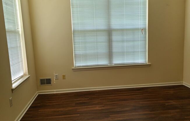 3 beds, 2 baths, 1,320 sqft, $2,794, Unit 1906