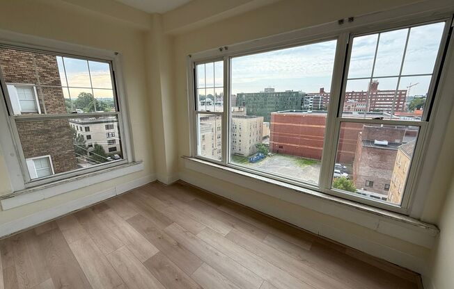 2 beds, 2 baths, 1,772 sqft, $2,200, Unit Old King Edward 61