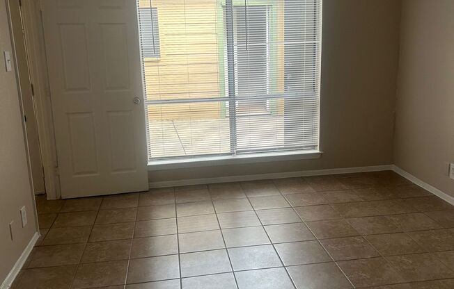 2 beds, 2 baths, 1,000 sqft, $1,725, Unit 3-1631-B