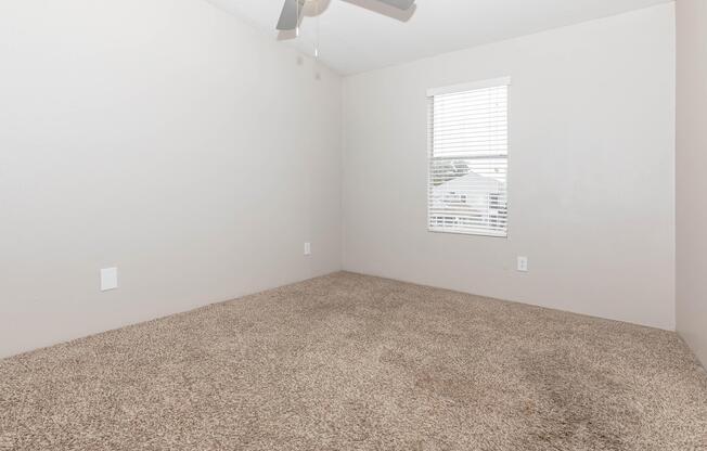 2 beds, 1 bath, 853 sqft, $1,049