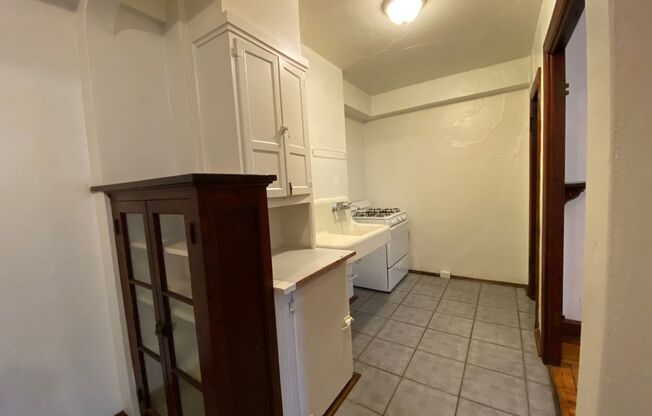 Studio, 1 bath, 400 sqft, $825, Unit 209