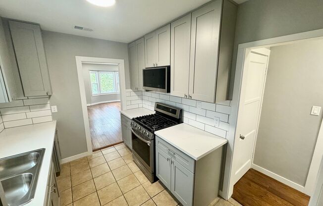 Beautifully upgraded and remodeled 1 bedroom home with bonus room