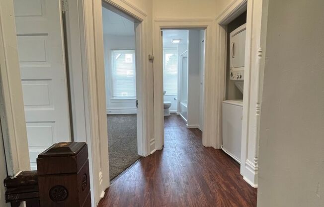 2 beds, 1 bath, 950 sqft, $800, Unit 2 (Second Floor)